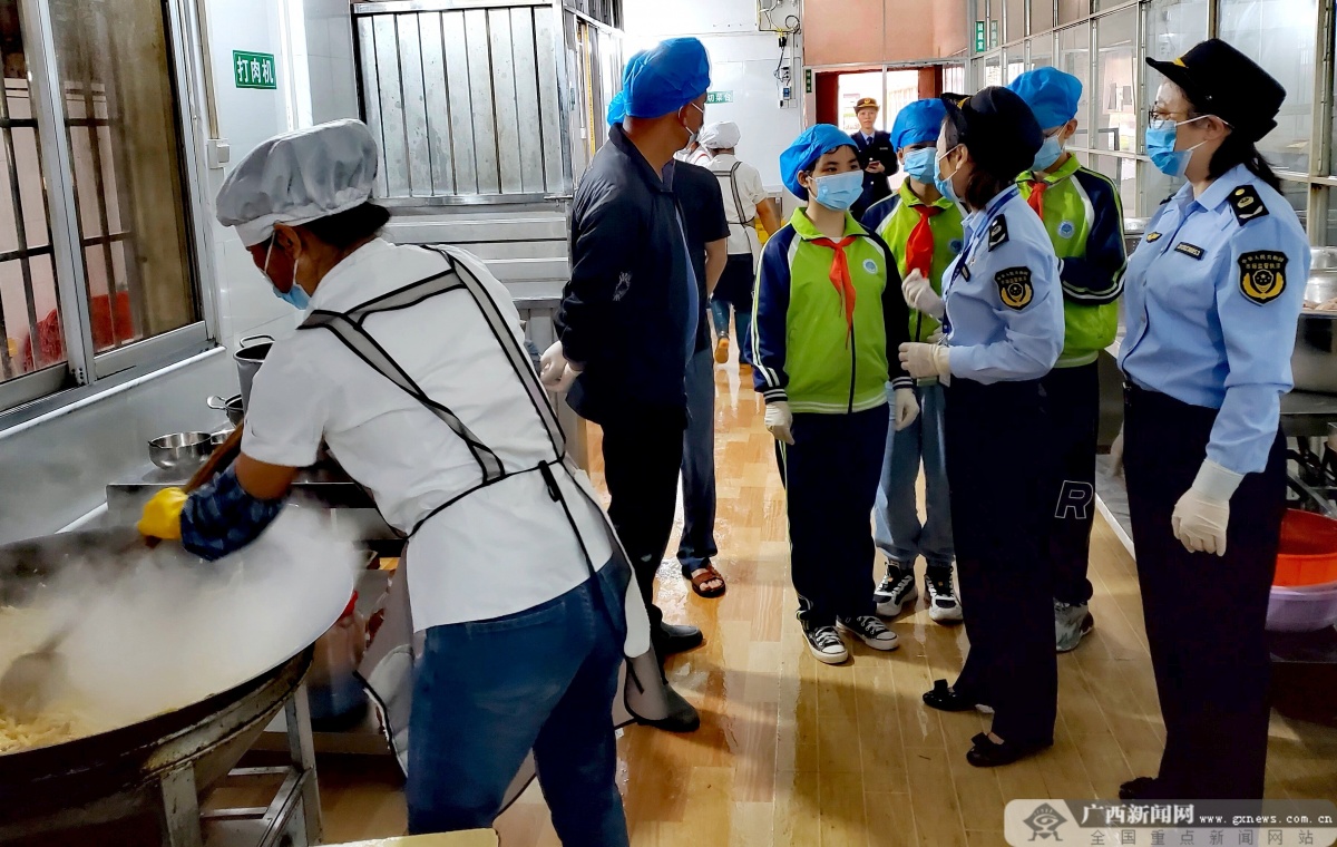 威斯尼斯人wns888官网版下载：宜州区：普及食品安全知识 
